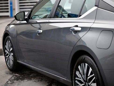 Used 2025 Nissan Altima 2.5 SV image 8