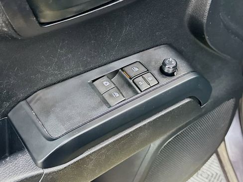 Used 2022 Toyota Tacoma SR image 17