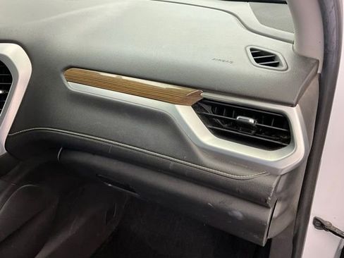 Used 2018 GMC Acadia SLE image 8