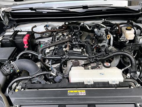 Certified 2024 Toyota Tacoma TRD Off-Road AWD/4WD image 32