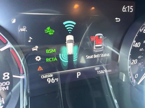 Used 2023 Toyota Highlander XLE FWD image 13