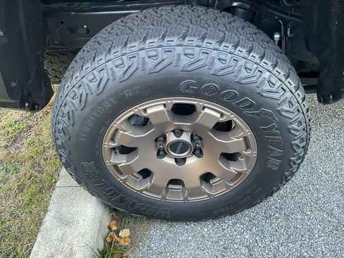 Used 2025 Toyota Tacoma Trailhunter image 10