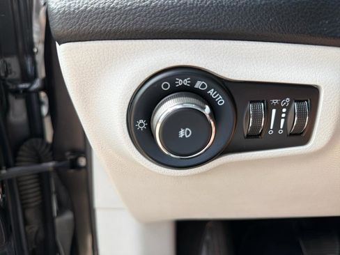 Used 2021 Jeep Compass Limited AWD/4WD image 12