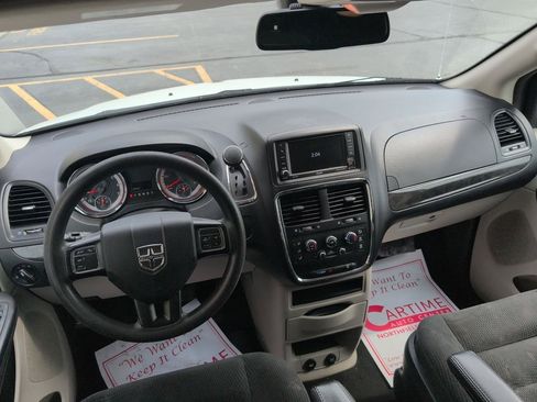 Used 2019 Dodge Grand Caravan SE w/ UConnect Hands-Free Group FWD image 15