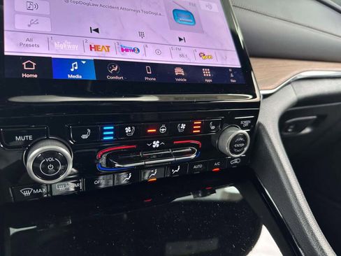 New 2025 Jeep Grand Cherokee Summit image 35