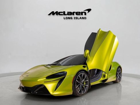 Used 2023 McLaren Artura Coupe image 28