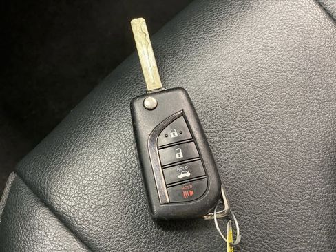 Used 2021 Toyota Camry SE image 27