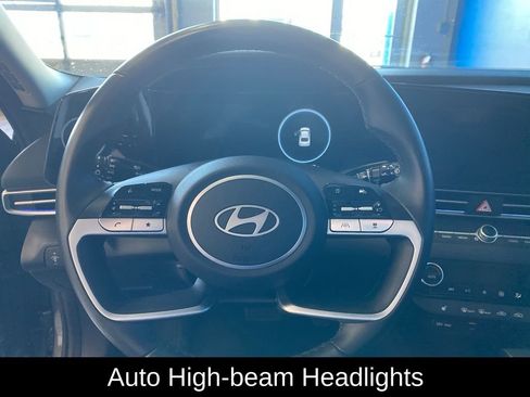 Used 2025 Hyundai Elantra SEL FWD image 16