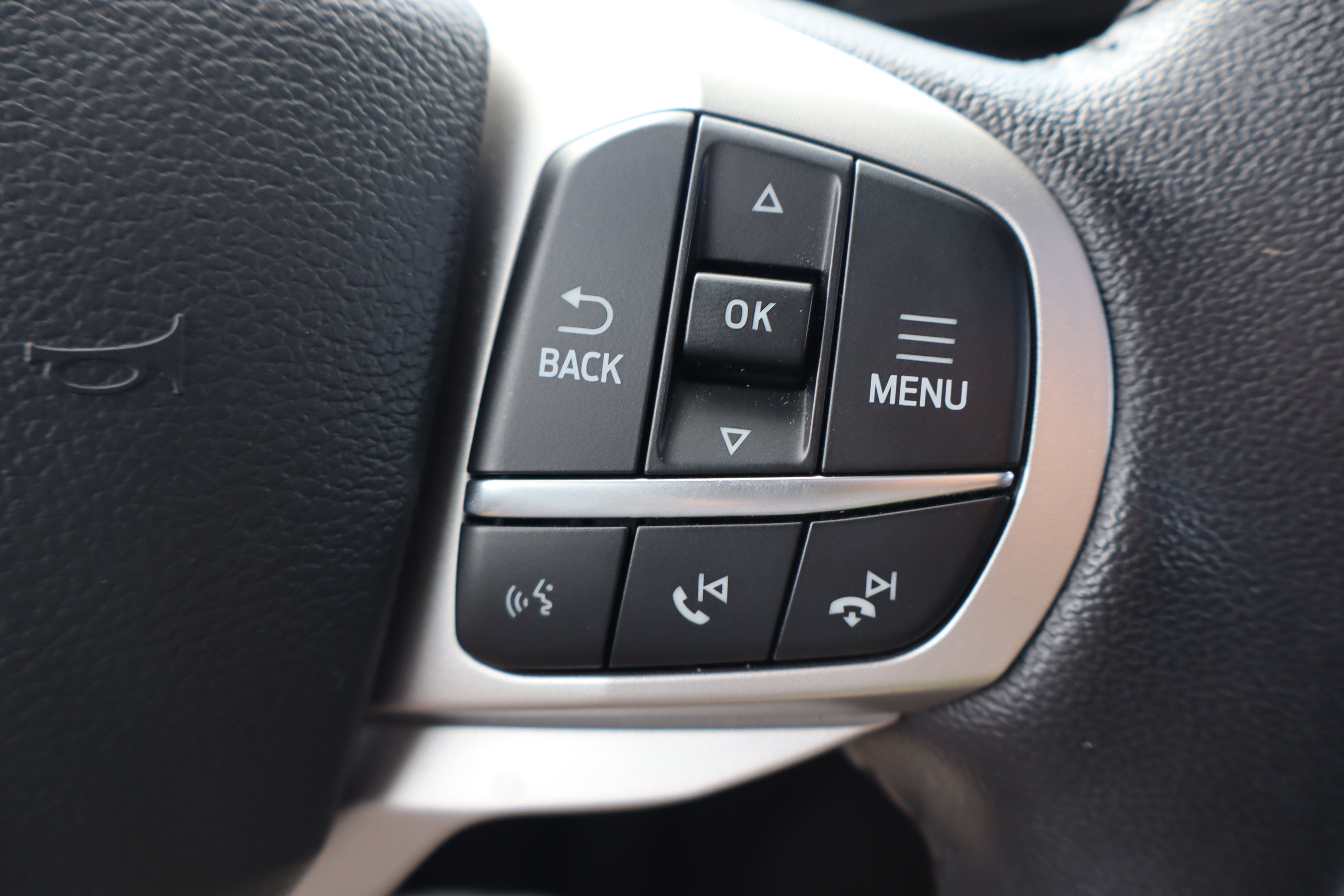 Used 2024 Ford Explorer XLT w/ Equipment Group 202A AWD/4WD image 19