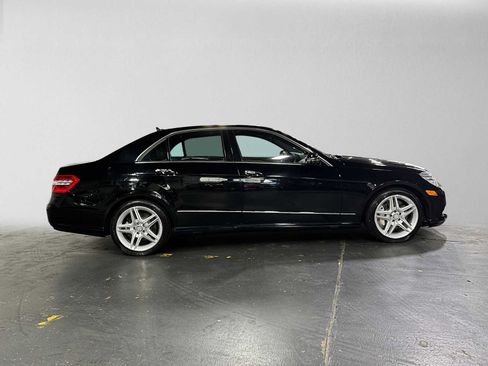 Used 2013 Mercedes-Benz E 550 4MATIC Sedan image 2
