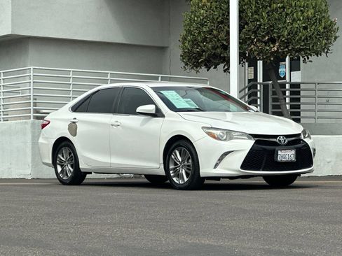 Used 2015 Toyota Camry SE FWD image 8