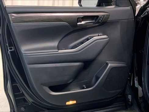 Used 2020 Toyota Highlander Platinum image 21
