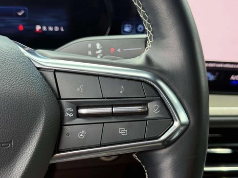 Used 2024 Chevrolet Traverse LT FWD image 24