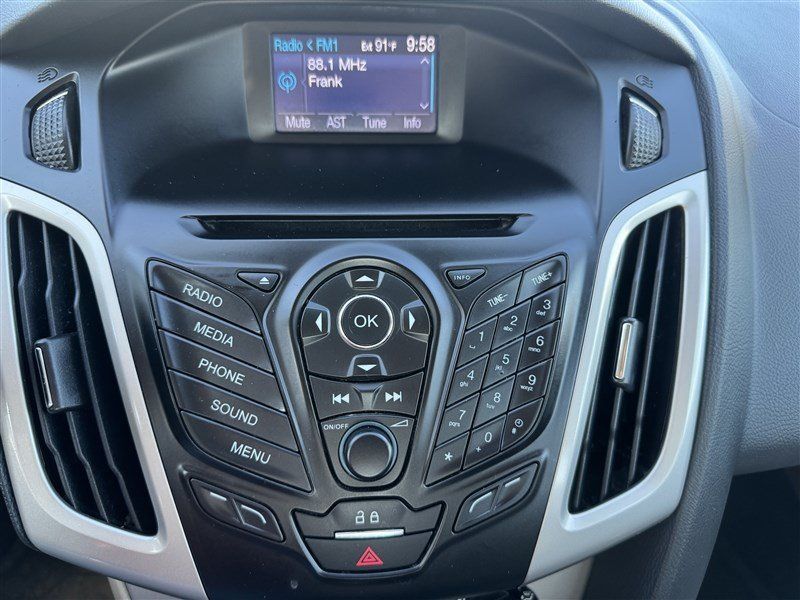 Used 2014 Ford Focus SE FWD image 18