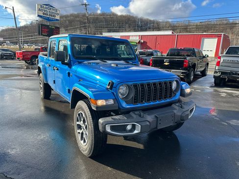 Used 2024 Jeep Gladiator Sport image 3