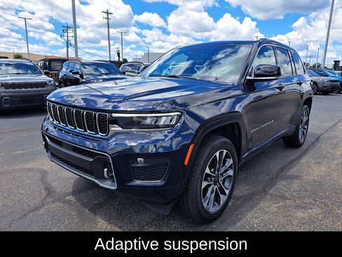 Used 2023 Jeep Grand Cherokee Overland w/ Luxury Tech Group IV AWD/4WD image 7