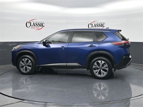 Used 2023 Nissan Rogue SV image 2