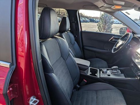 Used 2024 Mitsubishi Outlander SE image 11