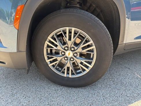 Used 2024 Chevrolet Traverse LT w/ LPO, Floor Liner Package FWD image 17