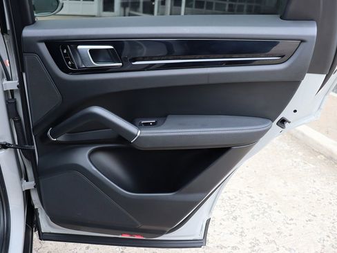 Used 2021 Porsche Cayenne Coupe image 54