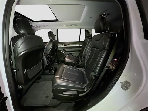 Used 2022 Jeep Grand Cherokee L Limited image 19