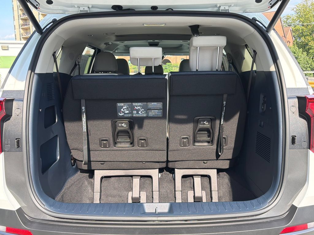 New 2027 Kia Carnival SX w/ Dark Edition Package FWD image 6