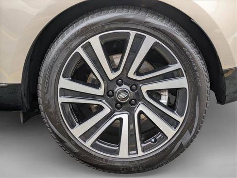 Used 2023 Land Rover Range Rover SE image 25