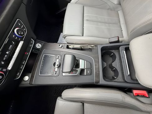 Used 2018 Audi Q5 Prestige w/ Prestige Package image 16