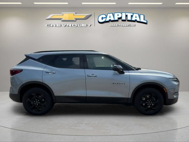 Used 2023 Chevrolet Blazer LT w/ Convenience Package FWD image 6