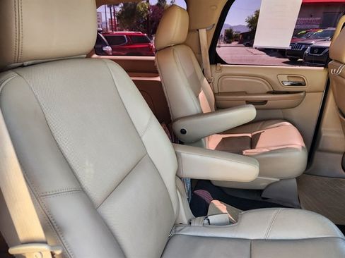 Used 2013 Cadillac Escalade Luxury AWD/4WD image 12