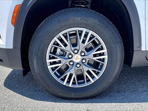 New 2026 Chevrolet Traverse LT w/ LPO, Floor Liner Package FWD image 7