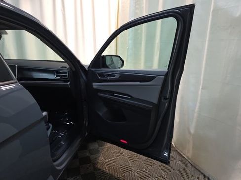 Used 2024 Volkswagen Atlas Peak Edition SE image 36