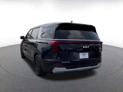 Used 2026 Kia Carnival FWD image 11