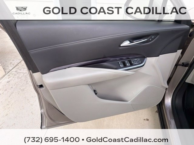 Used 2023 Cadillac XT4 Luxury w/ Cold Weather Package FWD image 15