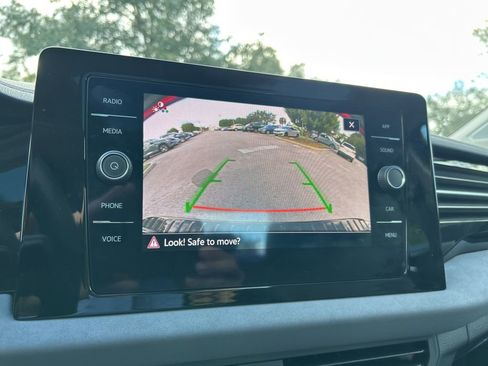 Used 2025 Volkswagen Jetta SE w/ Sunroof Package image 35