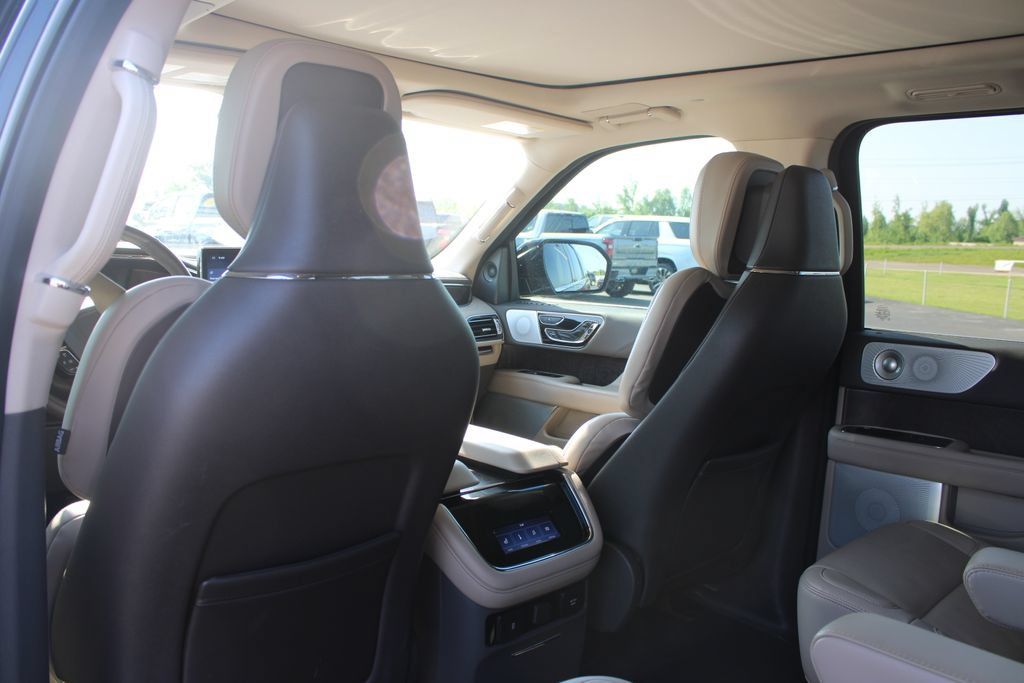 Used 2024 Lincoln Navigator L Reserve AWD/4WD image 26