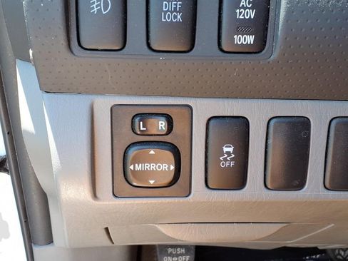 Used 2015 Toyota Tacoma PreRunner w/ TRD Off-Road Package RWD image 28