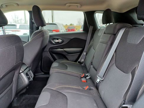 Used 2015 Jeep Cherokee Latitude image 28