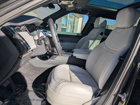 Used 2025 Land Rover Range Rover Sport SE image 24