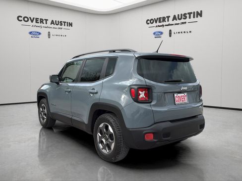 Used 2017 Jeep Renegade Latitude image 3