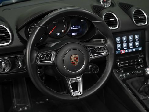 Used 2022 Porsche 718 Boxster RWD image 39