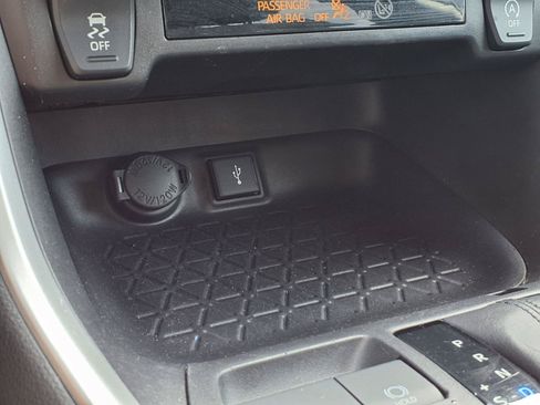 Certified 2021 Toyota RAV4 LE AWD/4WD image 11