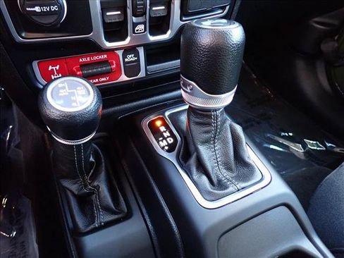Used 2024 Jeep Wrangler Unlimited AWD/4WD image 14