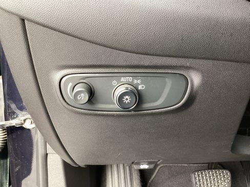 Used 2021 Chevrolet Equinox LT image 28