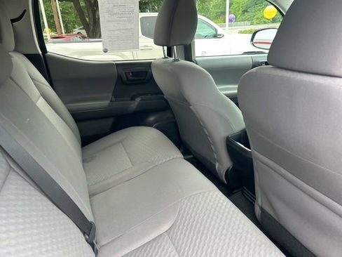 Used 2022 Toyota Tacoma SR AWD/4WD image 19