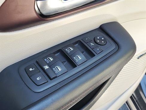 Used 2020 Chrysler Pacifica Limited w/ Tire & Wheel Group image 55