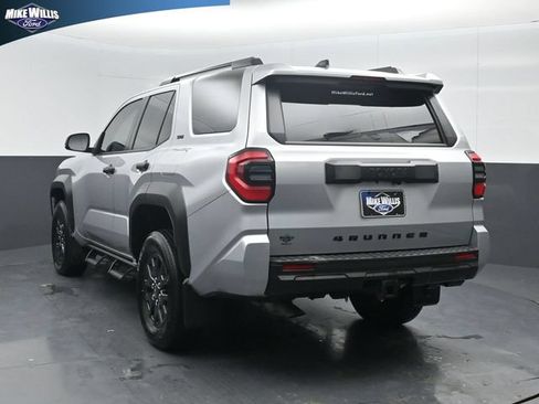 Used 2025 Toyota 4Runner SR5 AWD/4WD image 5
