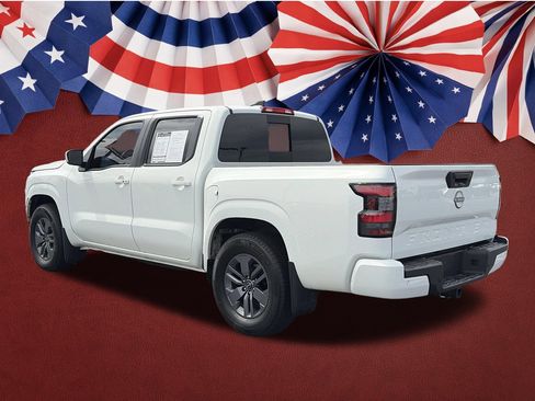 Certified 2025 Nissan Frontier SV w/ SV Convenience Package RWD image 3