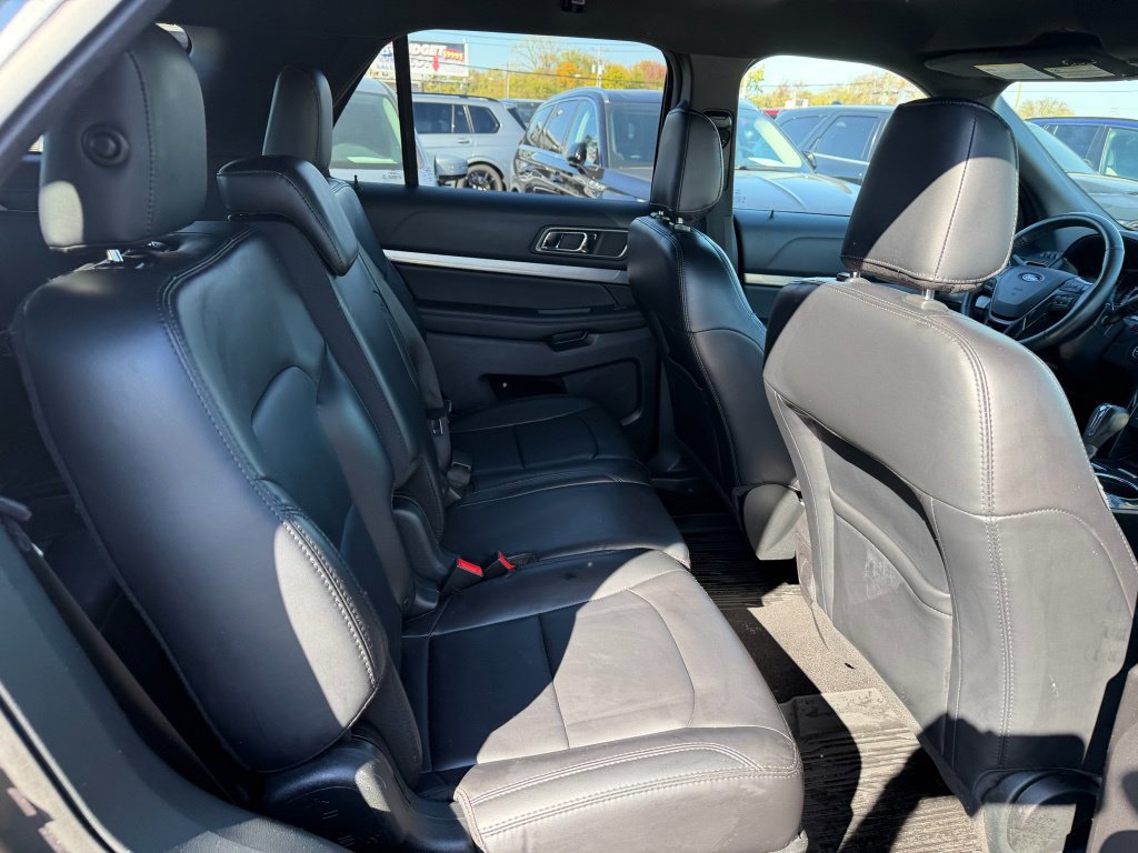 Used 2019 Ford Explorer XLT w/ Equipment Group 202A AWD/4WD image 15