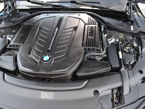 Used 2018 BMW M760i xDrive AWD/4WD image 54